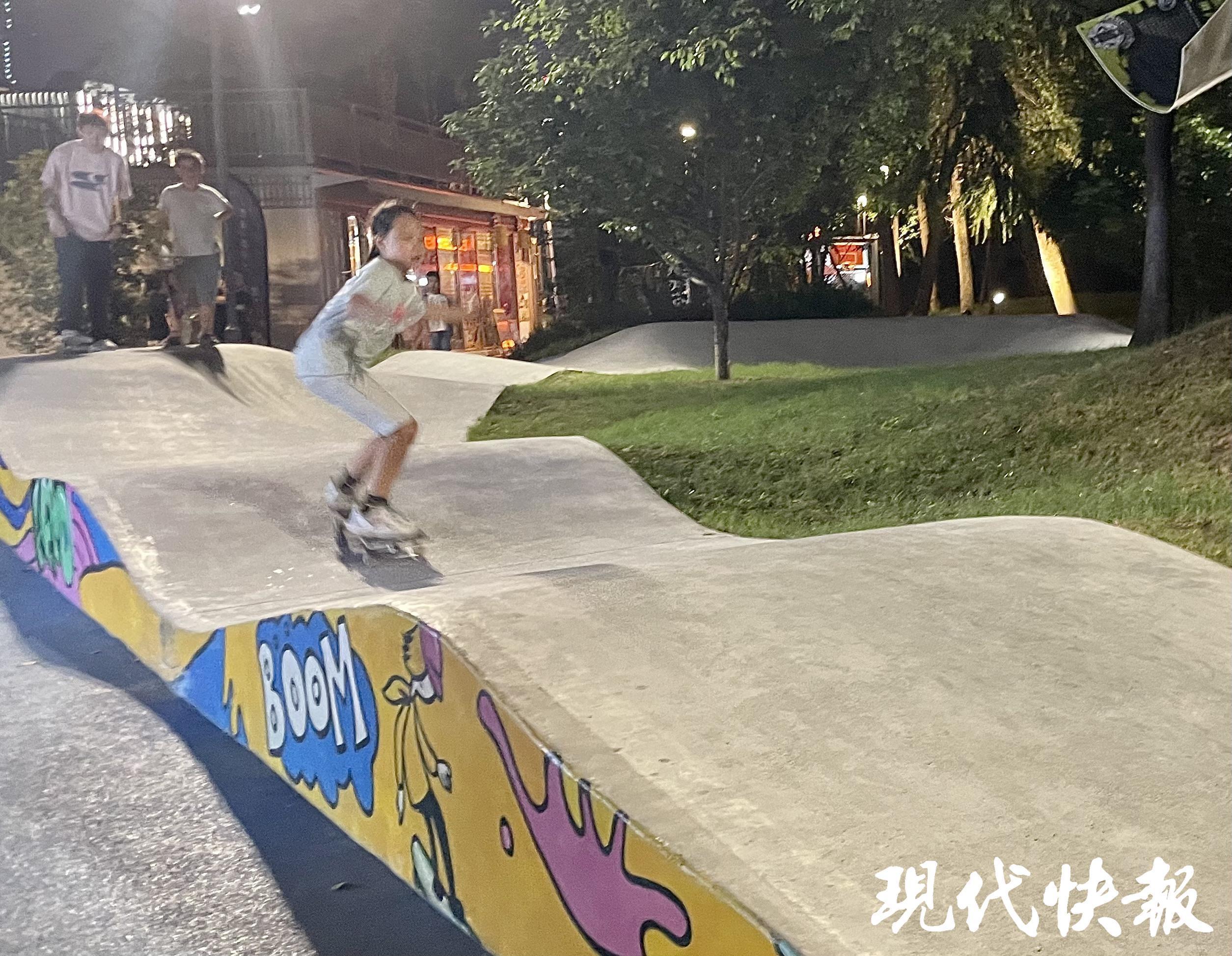 雷竞技RAYBETapp文脉华章｜奥运刮起“潮玩”风体育文化的年轻态表达(图4)