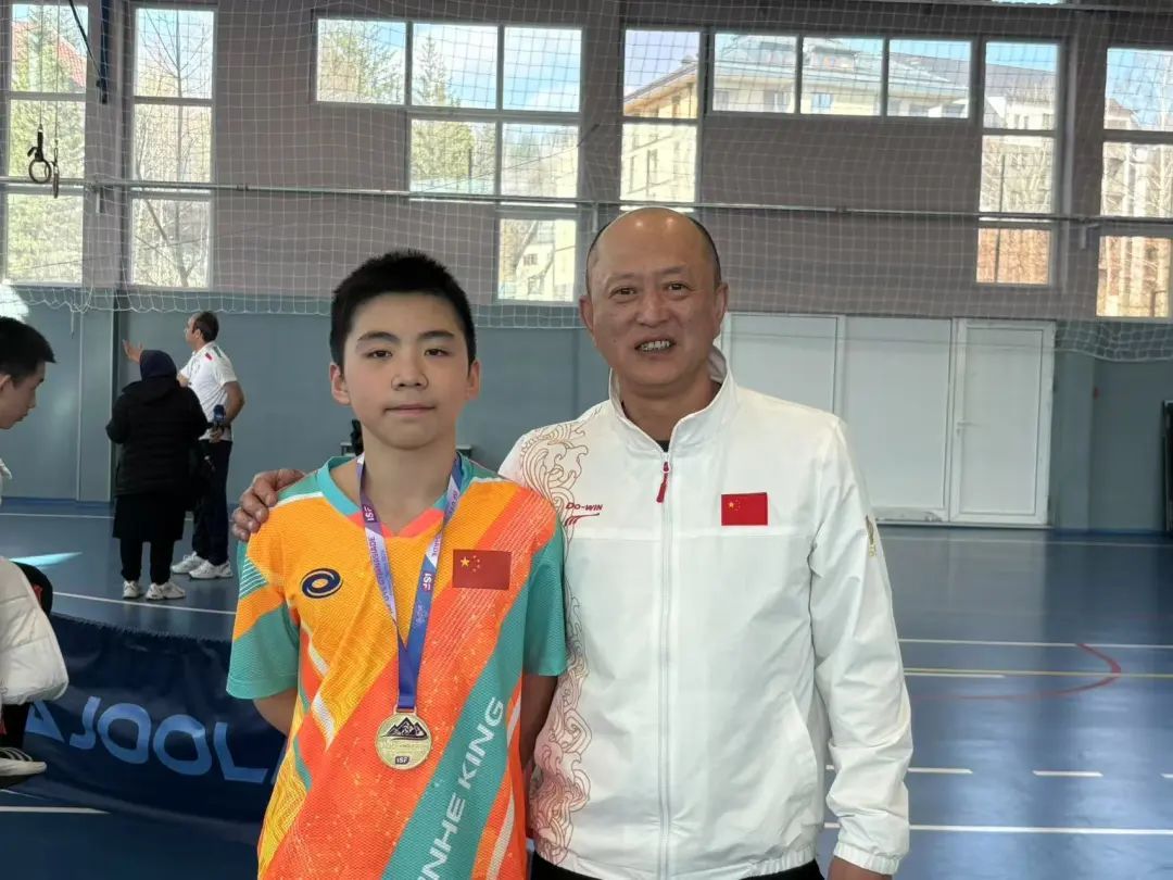 雷竞技RAYBET登录哈三中教师指导中国女子乒乓球队夺得U15世界中学生夏季运动会团体冠军(图2)